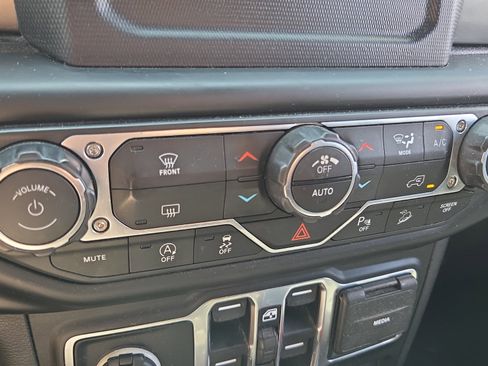Used 2018 Jeep Wrangler Unlimited Sport S AWD/4WD image 19