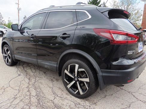 Used 2020 Nissan Rogue Sport SL FWD image 2