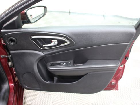Used 2017 Chrysler 200 Limited Platinum FWD image 21
