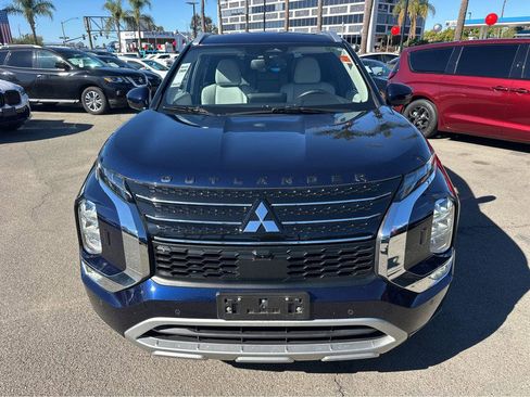 Used 2023 Mitsubishi Outlander SEL image 2