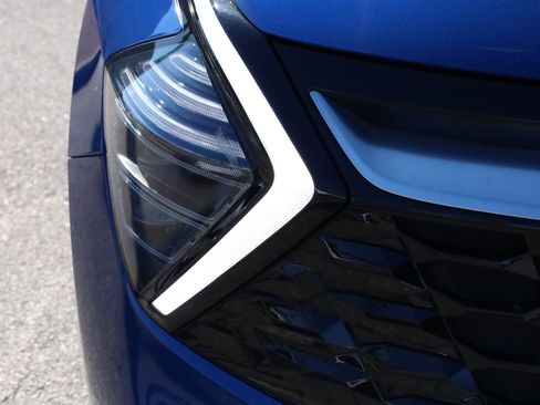 Used 2025 Kia Sportage SX image 24