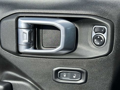 Used 2024 Jeep Wrangler Willys image 15