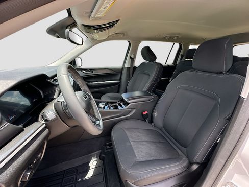 Used 2023 Jeep Grand Cherokee L Laredo RWD image 19