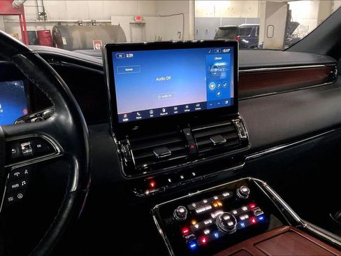 Used 2023 Lincoln Navigator Reserve image 6