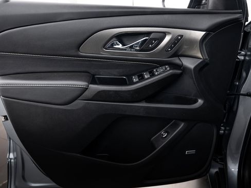 Used 2023 Chevrolet Traverse Premier image 10