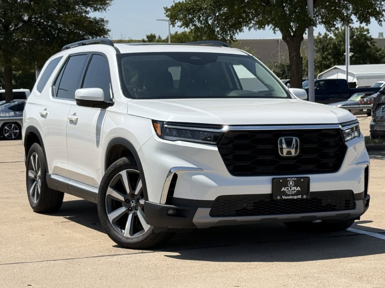 Used 2023 Honda Pilot Touring image 2