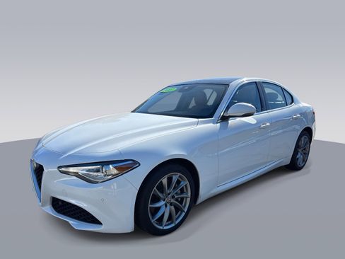 Used 2017 Alfa Romeo Giulia AWD image 4