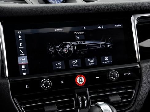 Used 2025 Porsche Macan image 18