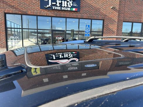 Used 2018 Cadillac Escalade Premium Luxury image 25