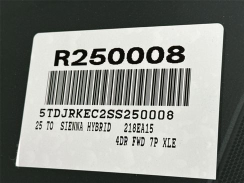 Used 2025 Toyota Sienna XLE image 48