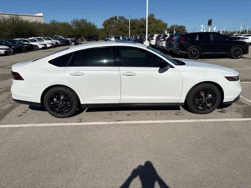 Certified 2025 Honda Accord SE image 6