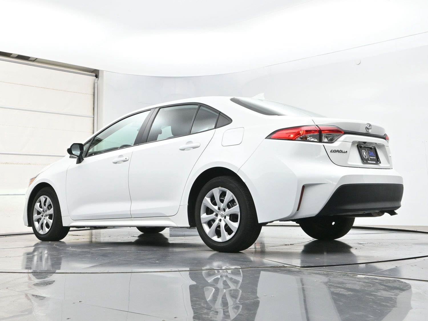 Used 2025 Toyota Corolla LE FWD image 11