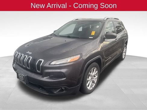 Used 2016 Jeep Cherokee Latitude FWD image 1