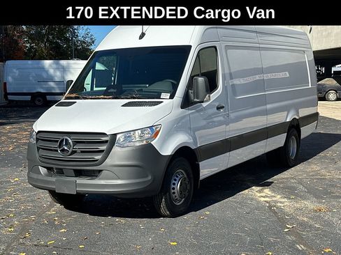 Used 2025 Mercedes-Benz Sprinter 3500 image 3