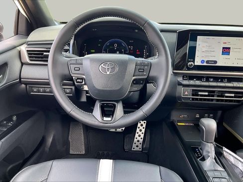 Used 2026 Toyota Camry Hybrid w/ Convenience Package FWD image 6