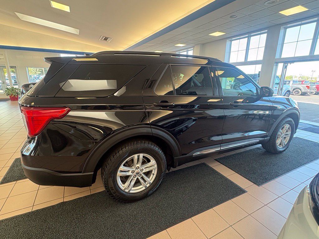 Used 2020 Ford Explorer XLT w/ Equipment Group 202A AWD/4WD image 8