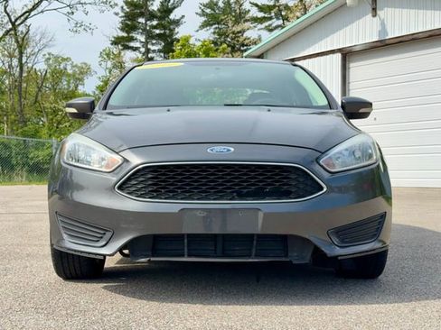 Used 2017 Ford Focus SE FWD image 3