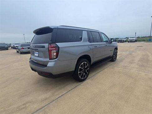 Used 2024 Chevrolet Suburban RST w/ Luxury Package RWD image 5