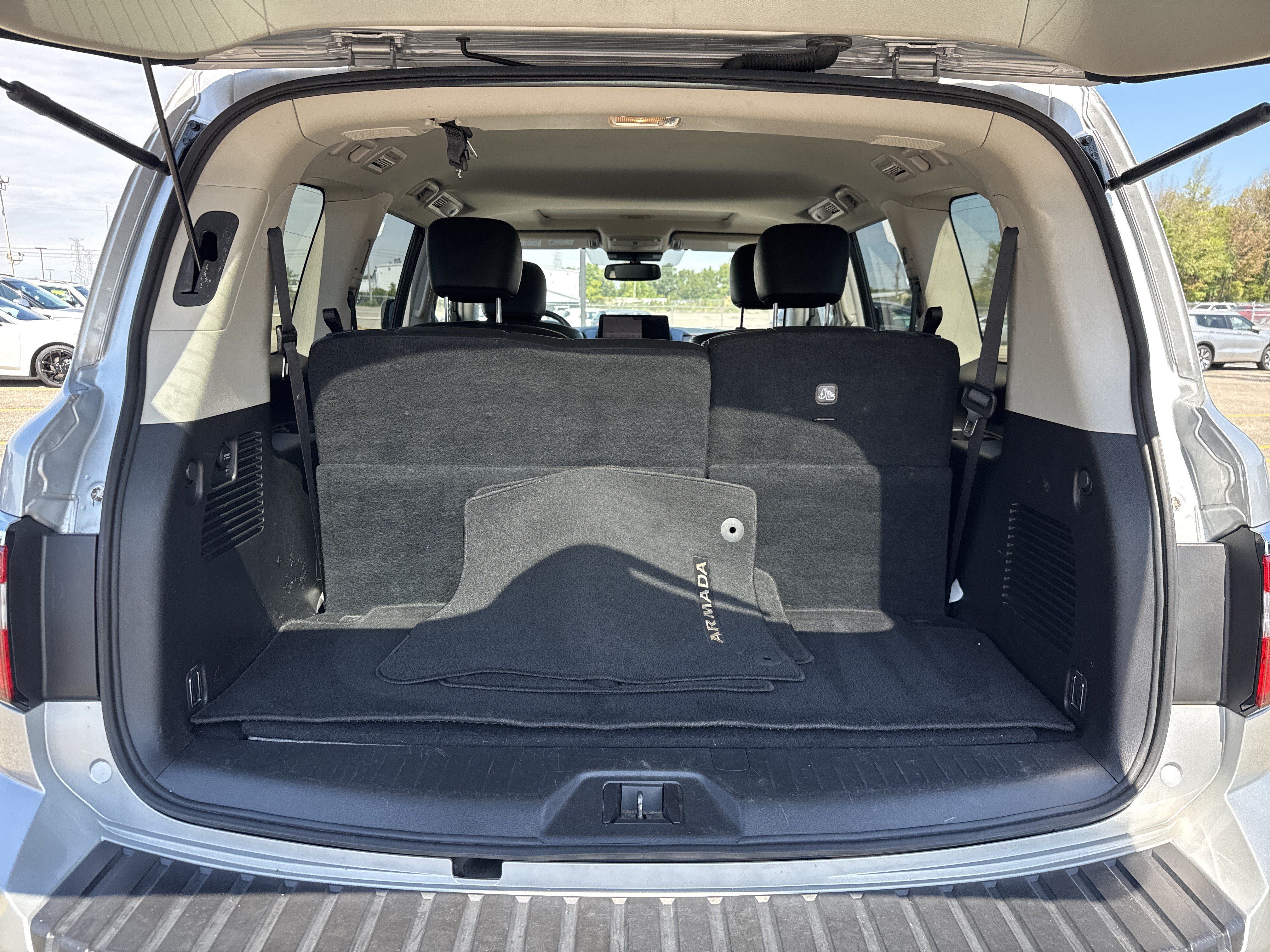 Used 2024 Nissan Armada SV RWD image 8