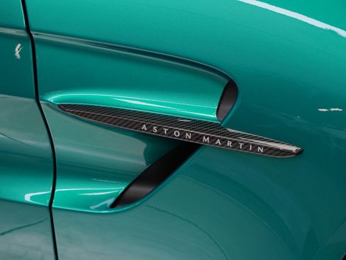 Used 2025 Aston Martin V8 Vantage Coupe image 40