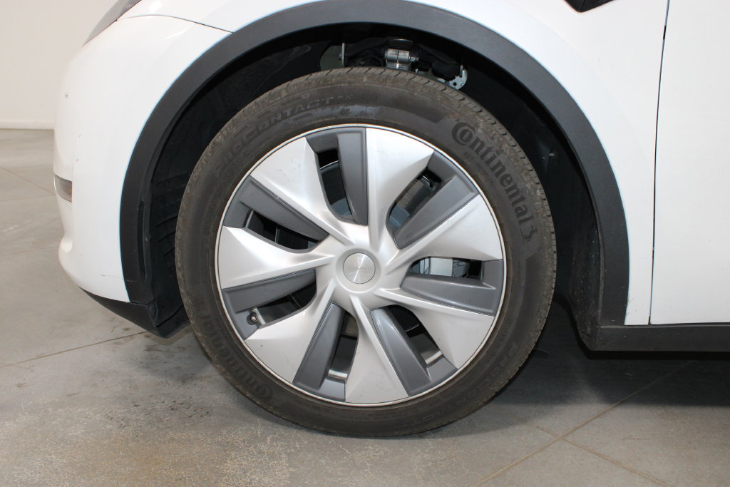 Used 2023 Tesla Model Y Long Range AWD/4WD image 46