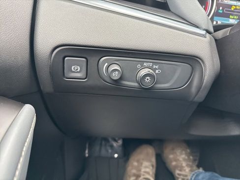 Used 2019 Buick Enclave Premium w/ Experience Buick Package image 28