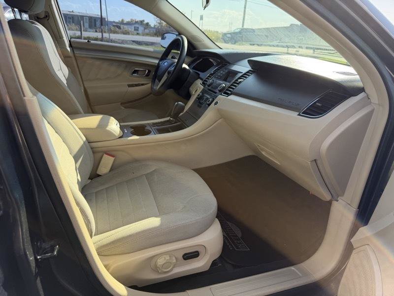 Used 2017 Ford Taurus SE FWD image 6