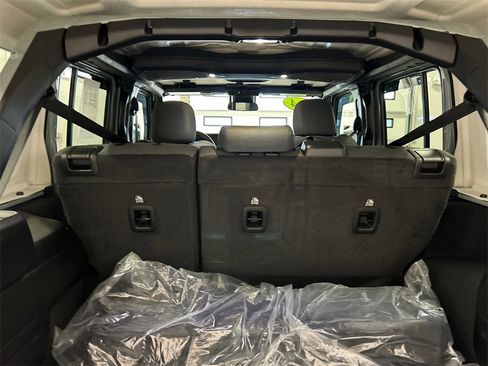 Used 2024 Jeep Wrangler Unlimited w/ Convenience Group image 32