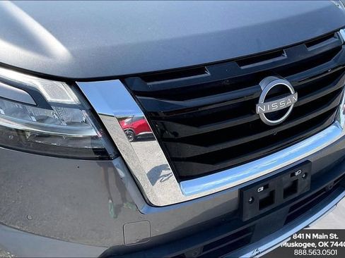 Used 2023 Nissan Pathfinder Platinum FWD image 32