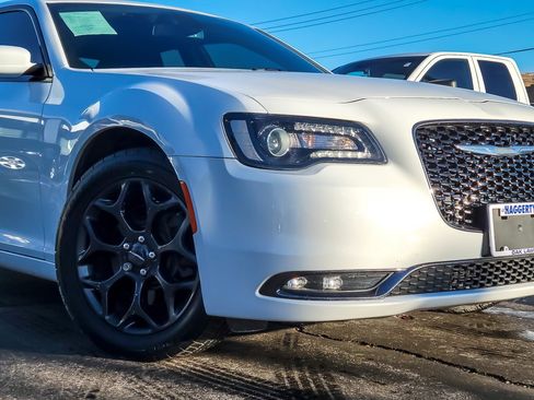 Used 2019 Chrysler 300 S image 2