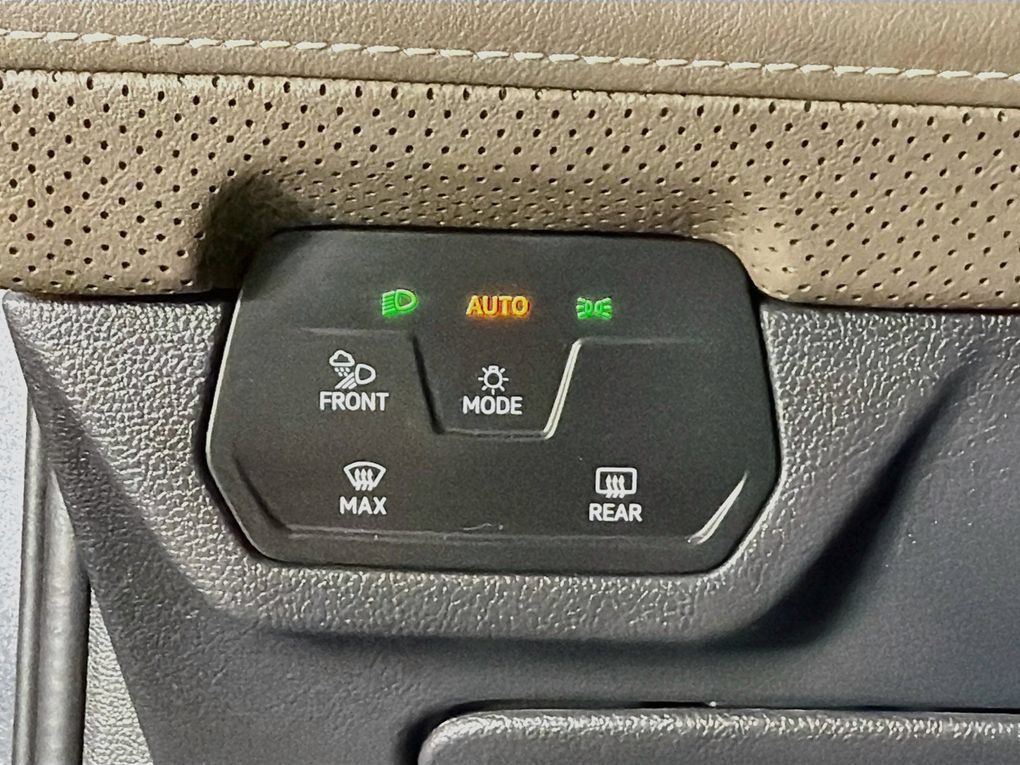 Used 2024 Volkswagen Atlas SEL AWD/4WD image 15