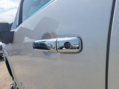 Used 2024 GMC Sierra 3500 Denali Ultimate AWD/4WD image 11