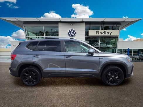 Certified 2023 Volkswagen Taos SE w/ Panoramic Sunroof Package FWD image 8