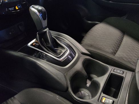 Used 2020 Nissan Rogue SV FWD image 26