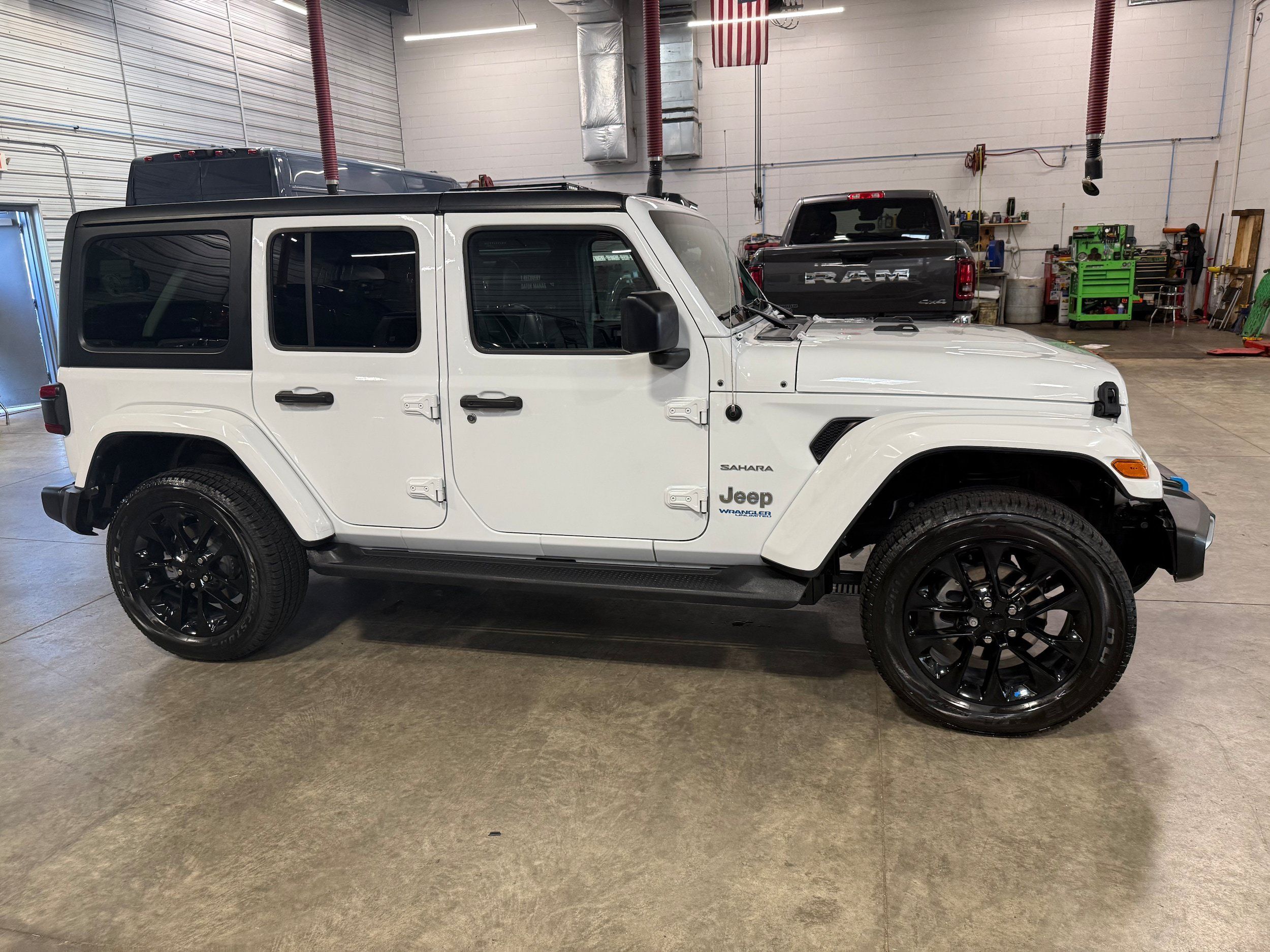 Used 2022 Jeep Wrangler Unlimited Sahara w/ Cold Weather Group AWD/4WD image 3