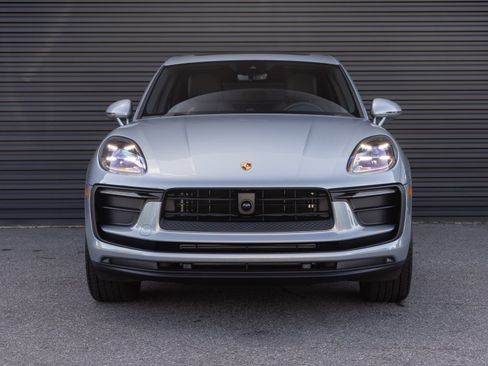 Certified 2026 Porsche Macan AWD/4WD image 7