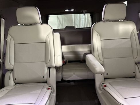 Used 2025 GMC Yukon Denali w/ Sun & Power Step Package image 13