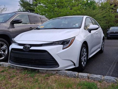Certified 2023 Toyota Corolla LE FWD image 5