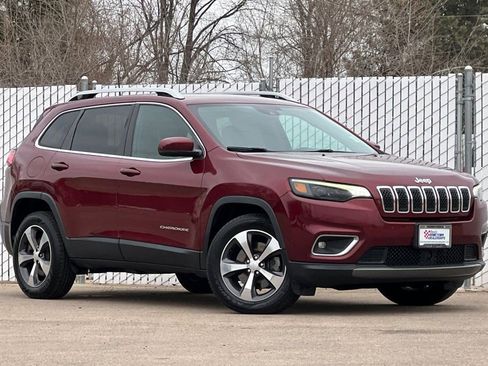 Used 2019 Jeep Cherokee Limited w/ Luxury Group AWD/4WD image 2