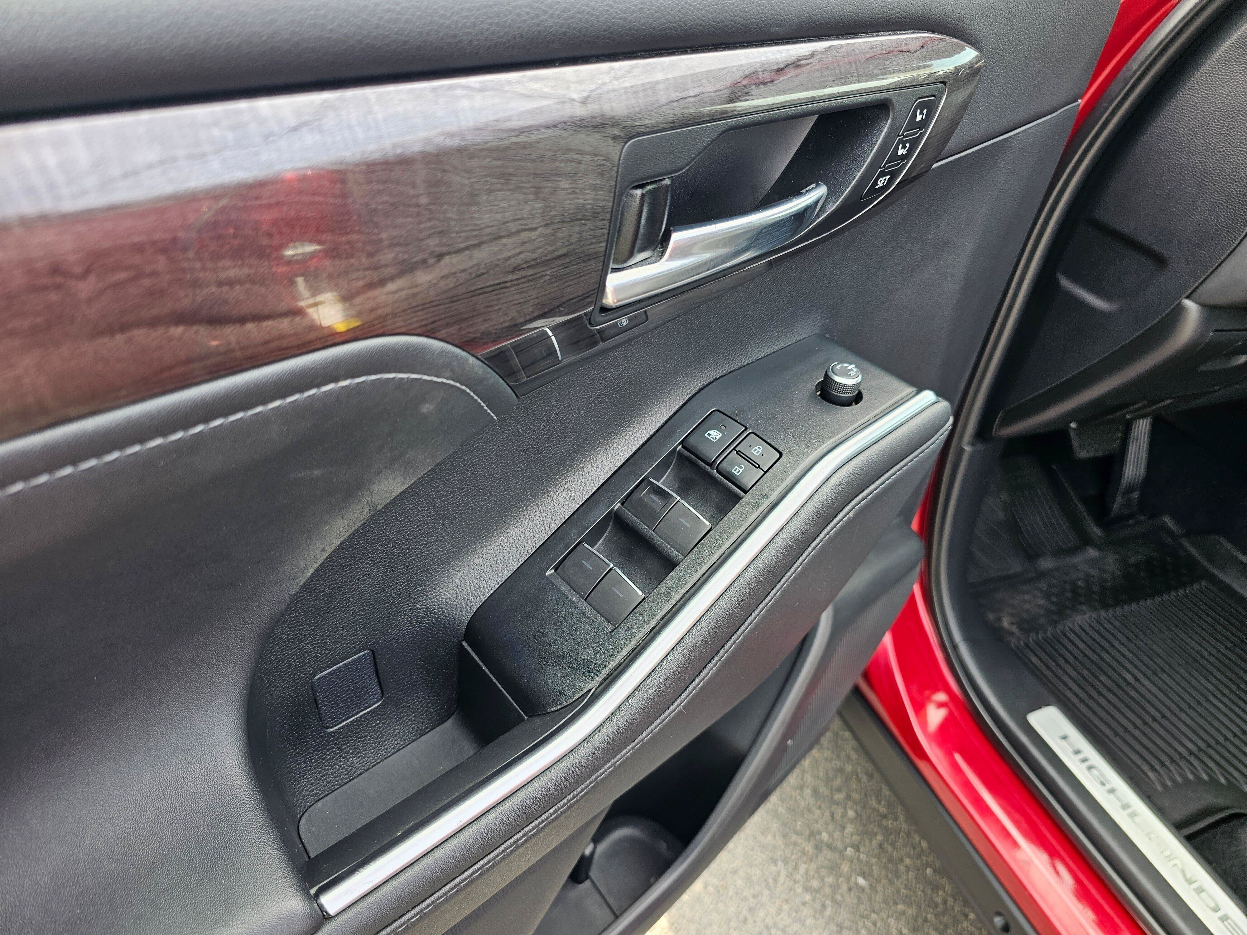 Certified 2021 Toyota Highlander Limited AWD/4WD image 19