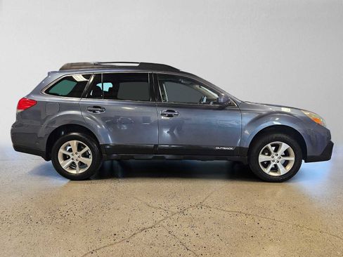 Used 2013 Subaru Outback 2.5i Limited w/ Moonroof Pkg AWD/4WD image 2