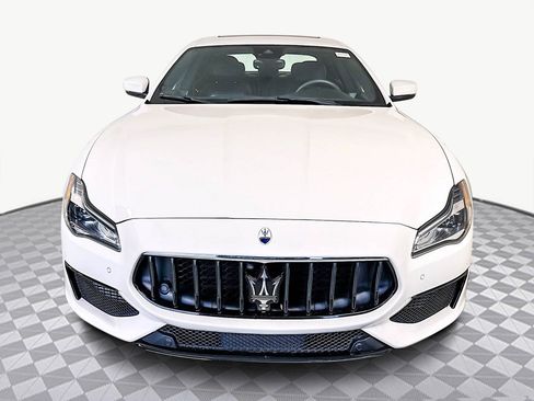 Used 2022 Maserati Quattroporte Modena image 2