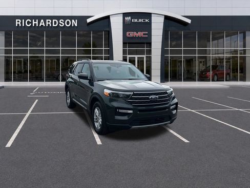 Used 2022 Ford Explorer XLT w/ Equipment Group 202A AWD/4WD image 7
