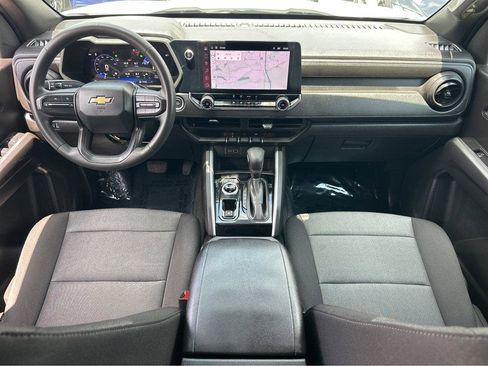 Used 2025 Chevrolet Colorado W/T AWD/4WD image 4