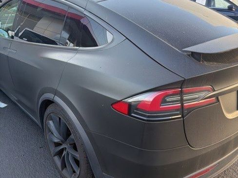 Used 2018 Tesla Model X 75D image 3