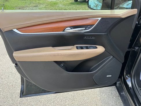Used 2017 Cadillac XT5 Platinum AWD/4WD image 39