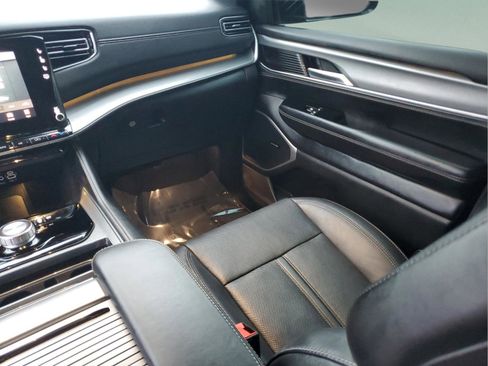 Used 2023 Jeep Wagoneer Series II image 13