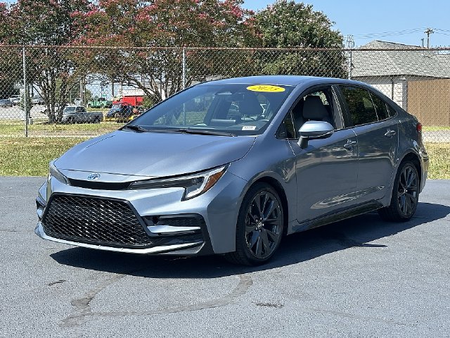 Used 2023 Toyota Corolla SE FWD image 3