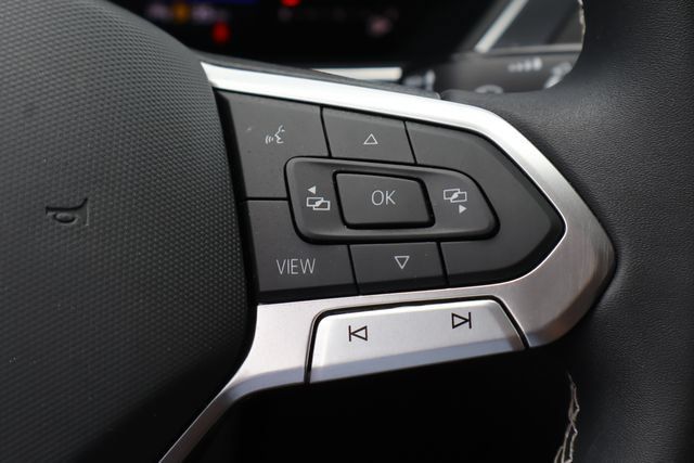 Certified 2023 Volkswagen Tiguan SE R-Line FWD image 24