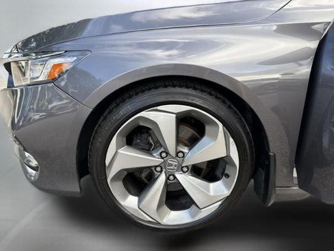 Used 2018 Honda Accord Touring image 32